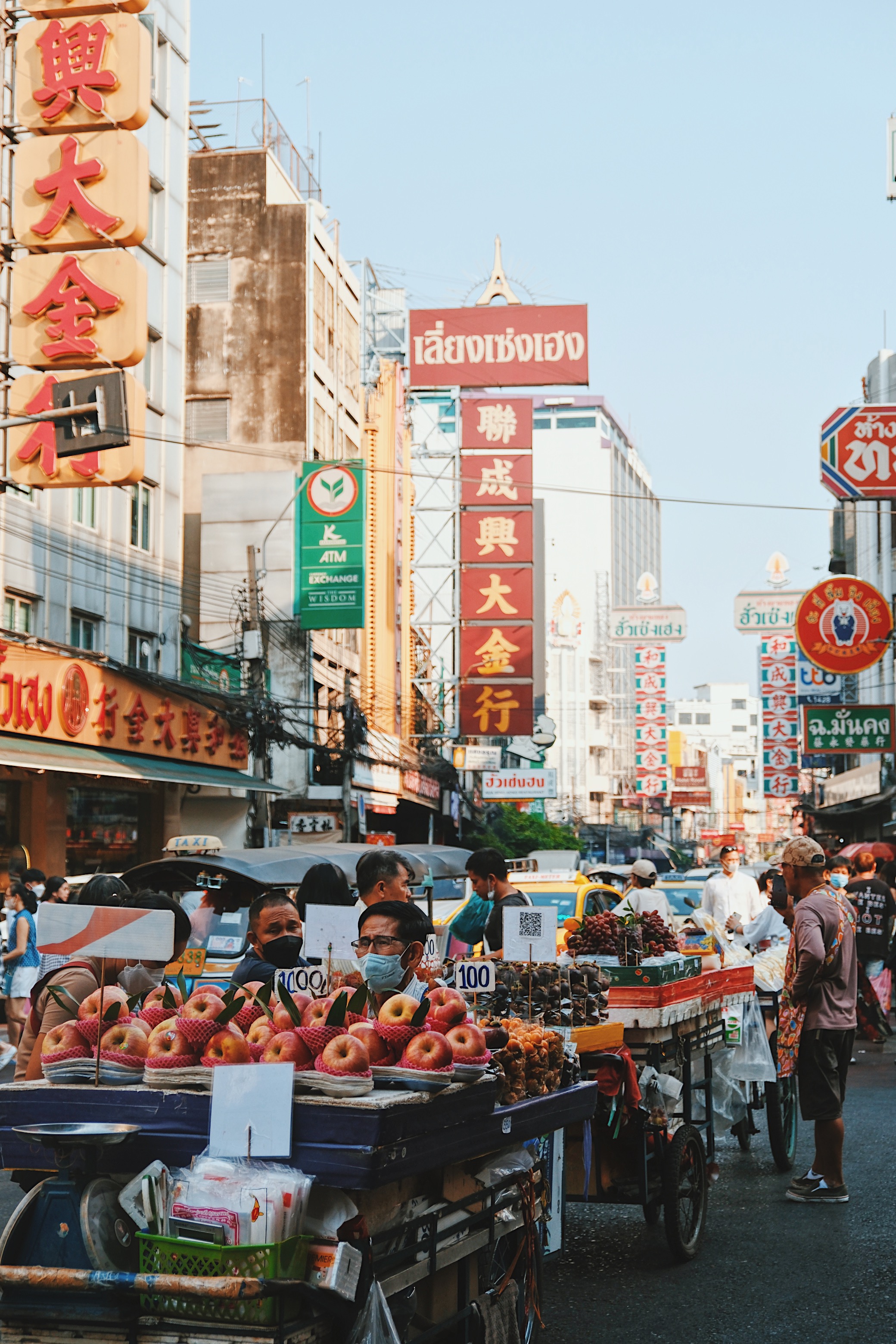 Selling Apples in Chinatown, Bangkok (ถนนเยาวราช)
A snapshot of street life in Chinatown, Bangkok, capturing a vendor selling apples between cars.