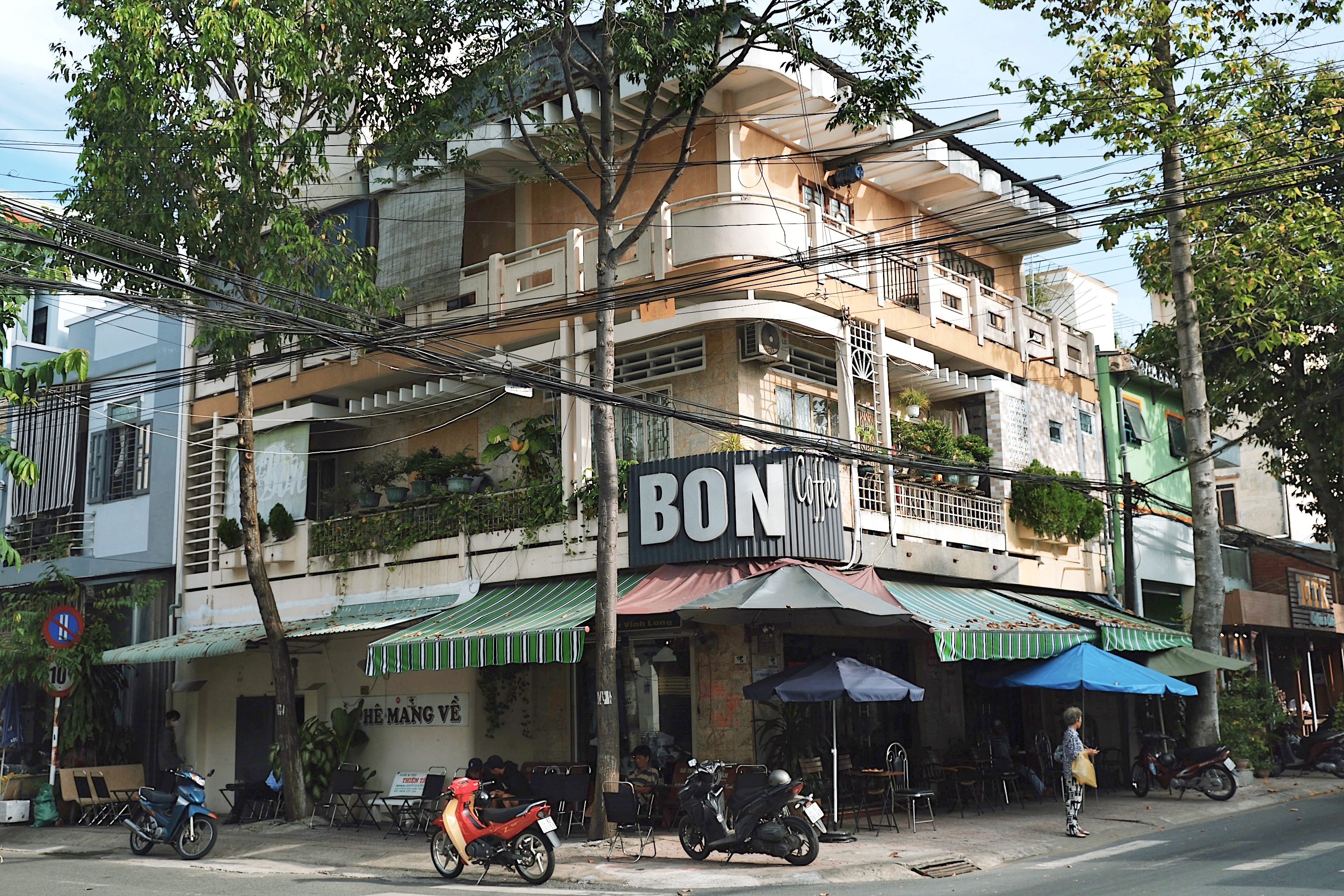 Vinh Long’s mid-century modernist shophouses, integrating decorative geometric motifs and functionalist elements.