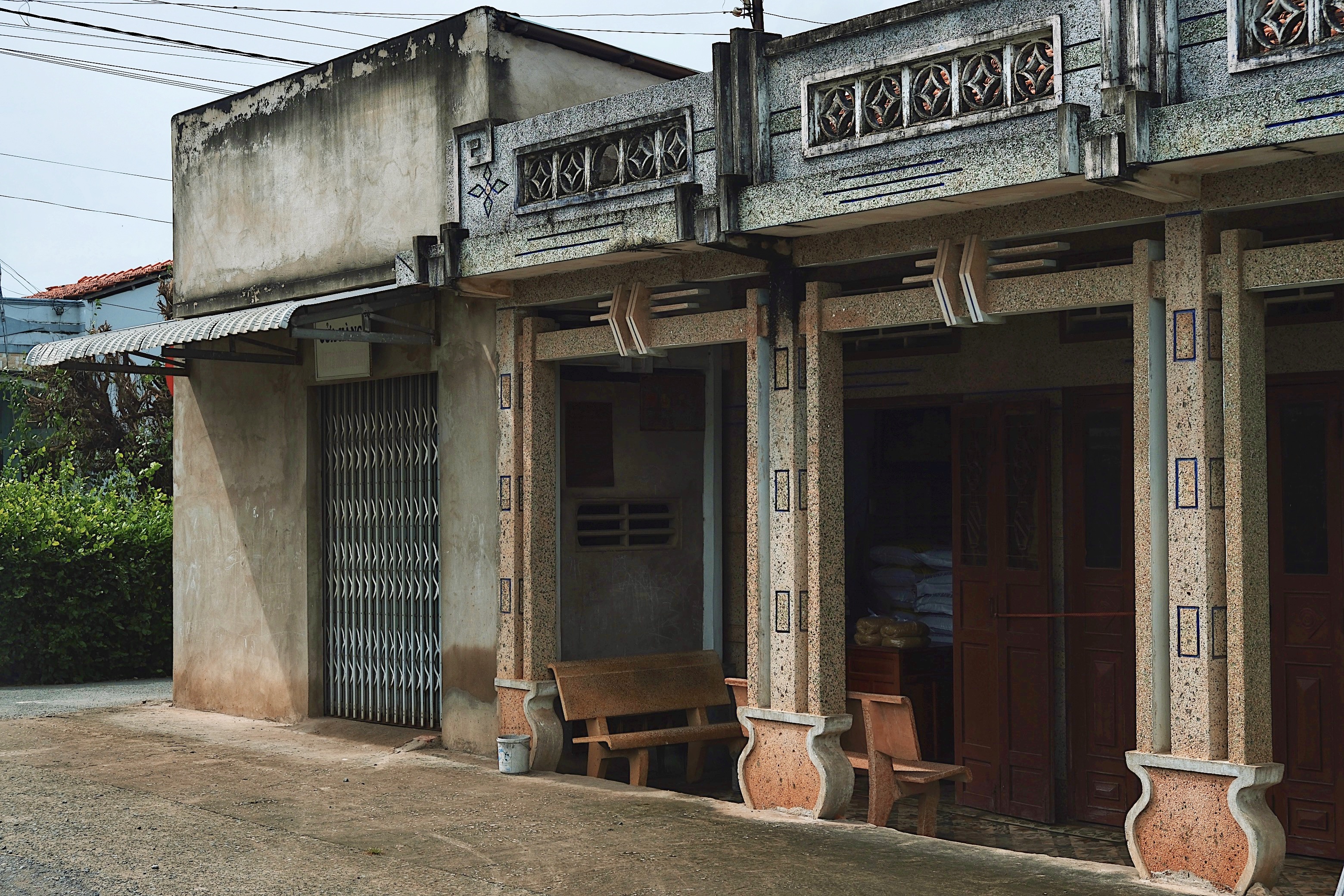 Close-up details of a modernist villa in Ben Tre, highlighting the beautiful texture of the concrete elements.